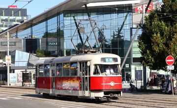FOTO: Svetielková cyklojazda, historické vozidlá aj výstava autobusov, takto vyzeral víkend bez áut