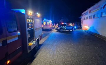 FOTO: Tragická nehoda auta s chodcom v Mníšku nad Hnilcom