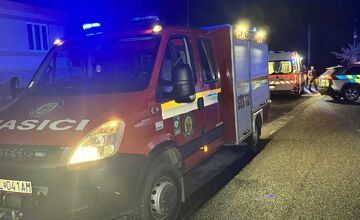 FOTO: Tragická nehoda auta s chodcom v Mníšku nad Hnilcom