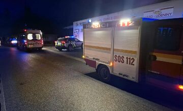 FOTO: Tragická nehoda auta s chodcom v Mníšku nad Hnilcom