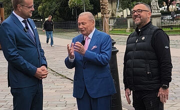 FOTO: Starosta košickej mestskej časti Staré mesto odovzdal opravené hstorické hodiny R. Schusterovi