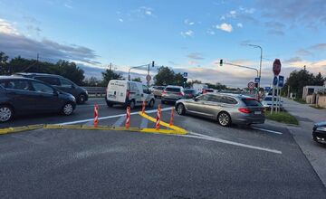 FOTO: Nové dopravné značenie na odbočke na Pereš