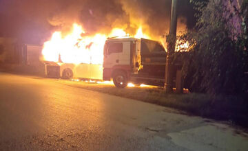 FOTO: Hasiči z Bidoviec bojovali s plameňmi v Bysteri