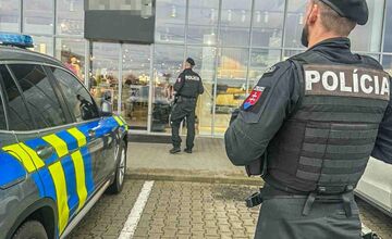 FOTO: Policajti dohliadali na bezpečnosť vo viacerých obchodoch v Košickom kraji