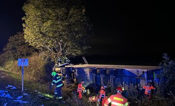 FOTO: Nehoda kamiónu a dodávky Demokratov