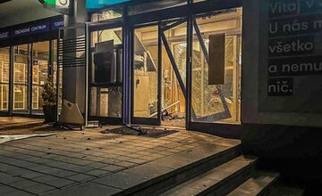 FOTO: Zlodeji sa vkradli do banky na Terase