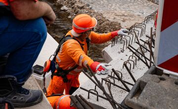 FOTO: Po necelom roku dokončili opravu mosta pri obci Debraď