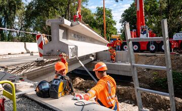 FOTO: Po necelom roku dokončili opravu mosta pri obci Debraď