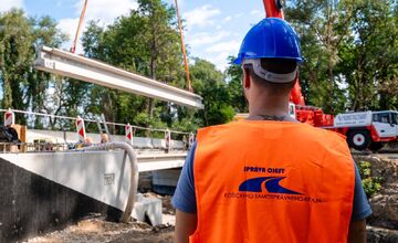 FOTO: Po necelom roku dokončili opravu mosta pri obci Debraď