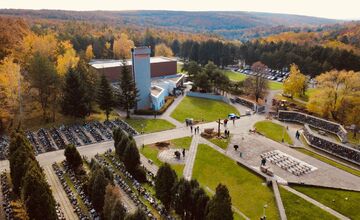 FOTO: Verejný cintorín v Košiciach je pripravený na Dušičky