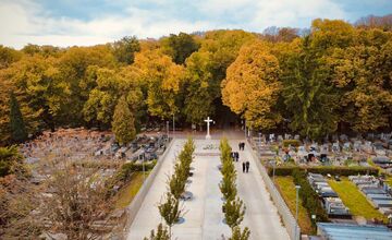 FOTO: Verejný cintorín v Košiciach je pripravený na Dušičky