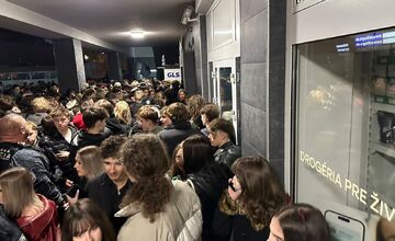 FOTO: Polícia uzavrela vstup do obľúbeného košického klubu 