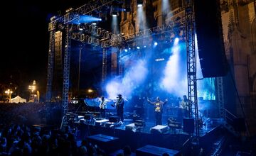FOTO: Padre Guilherme rozvibroval Košice slovenskými aj svetovými hitmi