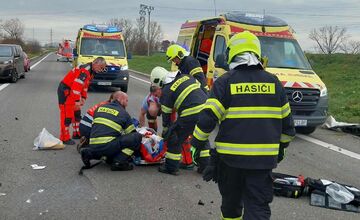 FOTO: Za Moldavou nad Bodvou havaroval kamión