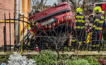 FOTO: V obci Zemplínske Jastrabie došlo k vážnej dopravnej nehode