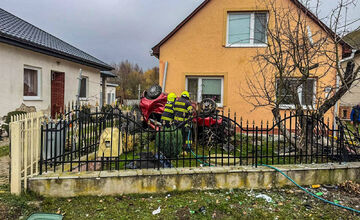 FOTO: V obci Zemplínske Jastrabie došlo k vážnej dopravnej nehode