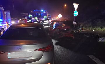 FOTO: Hromadná nehoda na Sečovskej