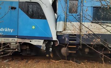 FOTO: V Česku sa čelne zrazili dva vlaky