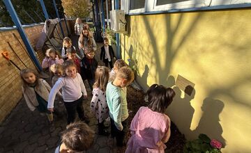 FOTO: Košická knižnica zakopala časovú schránku