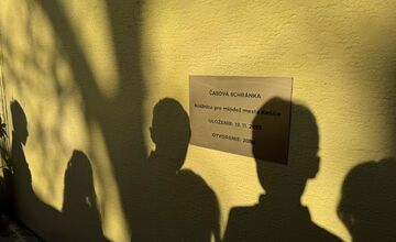 FOTO: Košická knižnica zakopala časovú schránku