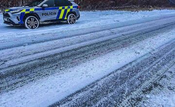 FOTO: Slovensko zasypal sneh. Polícia radí, ako jazdiť bezpečne