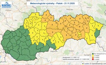 FOTO: Prvý sneh dorazil. Chaos na východe, kolóny na severe, juh stále čaká