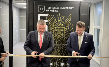 FOTO: Na TUKE slávnostne spustili druhý superpočítač na Slovensku 