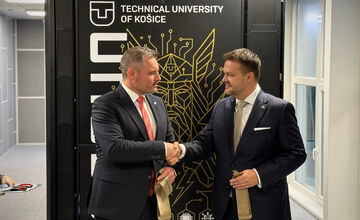 FOTO: Na TUKE slávnostne spustili druhý superpočítač na Slovensku 