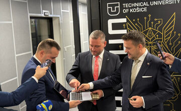 FOTO: Na TUKE slávnostne spustili druhý superpočítač na Slovensku 