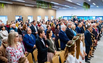 FOTO: Nové Centrum pre mládež vo Vysokej nad Uhom