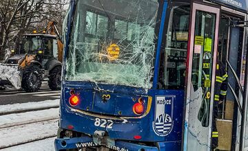 FOTO: Zrážka električiek na Terase