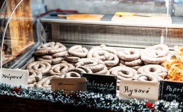 FOTO: Vianočné trhy v Prešove. Sviatočná atmosféra, no vysoké ceny?