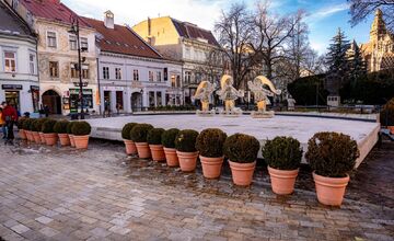 FOTO: V Košiciach pribúda vianočná výzdoba