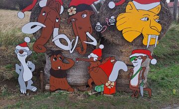 FOTO: V Trstenom pri Hornáde vás privítajú rozprávkové postavičky