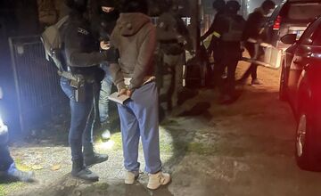 FOTO: Polícia zadržala Slovenku, opakovane mala zneužívať maloleté dievča