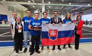 FOTO: Košickí stredoškoláci doviezli z Azerbajdžanu zlato