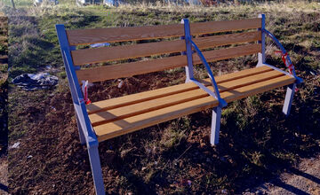 FOTO: Na košickom sídlisku Terasa pribudli nové lavičky