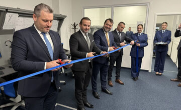 FOTO: Študenti v programe Riadenie letovej prevádzky majú k dispozícii moderné simulátory