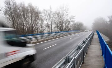 FOTO: Most pri Vojanoch je plne prejazdný