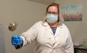 FOTO: Na Gemeri ožila tradícia výroby vianočných gúľ