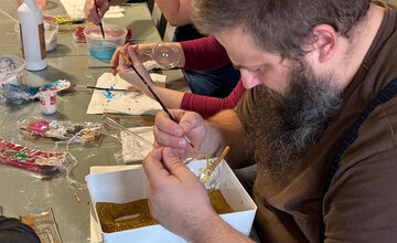 FOTO: Na Gemeri ožila tradícia výroby vianočných gúľ