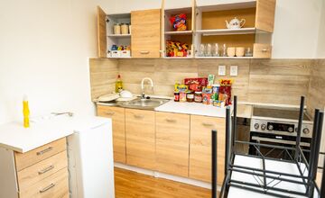 FOTO: Babička s vnúčatami a dcérou dostali pred Vianocami strechu nad hlavou