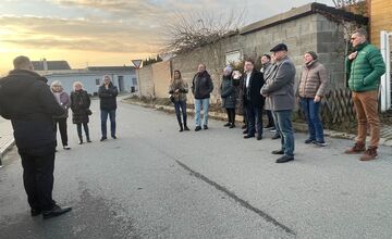 FOTO: Obyvatelia lokality Grot sa po rokoch dočkali cesty a môžu kolaudovať