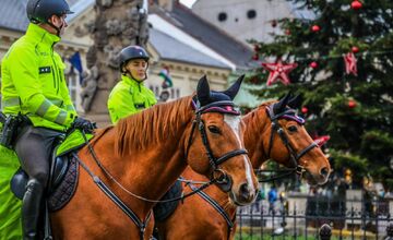 FOTO: Na košických vianočných trhoch hliadkujú policajti