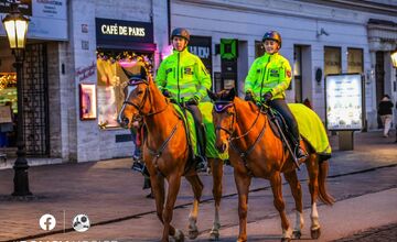 FOTO: Na košických vianočných trhoch hliadkujú policajti