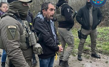 FOTO: Polícia obvinila dve osoby zo zločinu obchodovania s ľuďmi