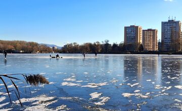 FOTO: Košičania korčuľujú na Jazere aj Mlynskom náhone