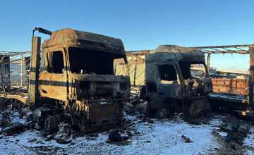 FOTO: V areáli firmy v Michalovciach zhoreli kamióny