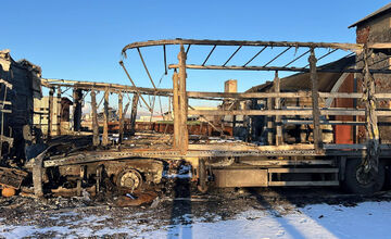 FOTO: V areáli firmy v Michalovciach zhoreli kamióny