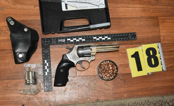 FOTO: U muža na Zemplíne zadržali policajti strelný arzenál